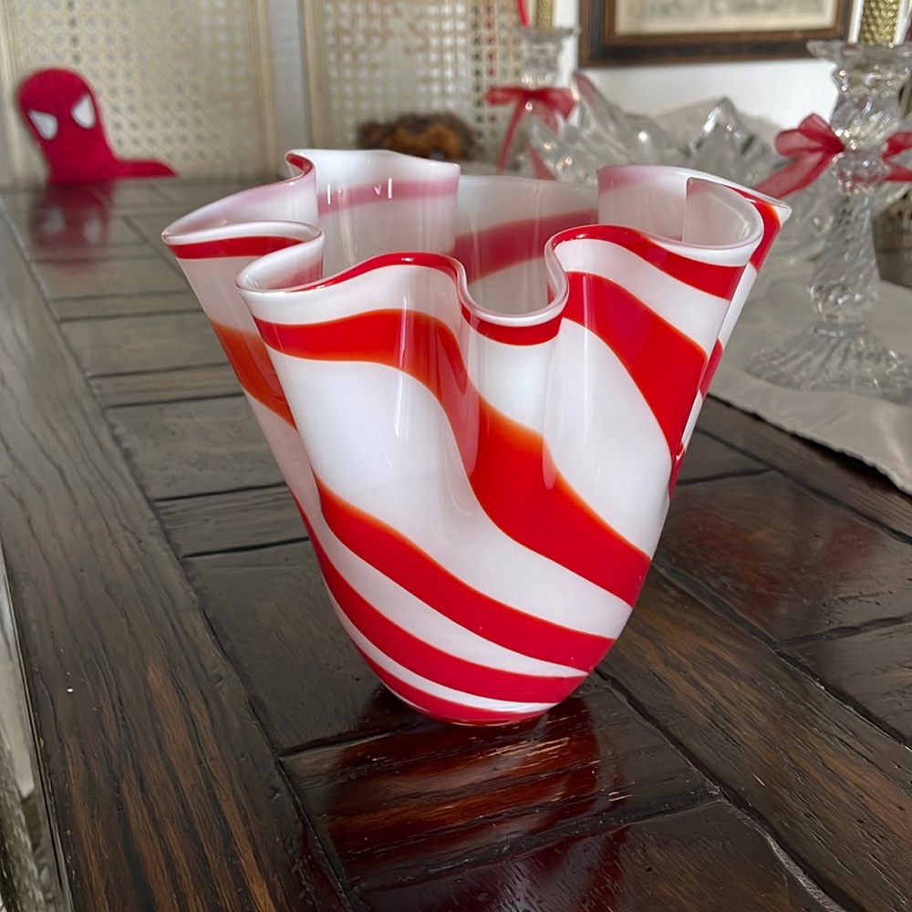 Vintage Beau Riverage Red & White Peppermint Stripe Swirl Blown Glass Vase